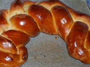 Treccia di pan brioche ripiena