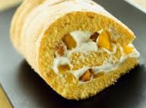 Rotolo di Natale con ananas e amaretti