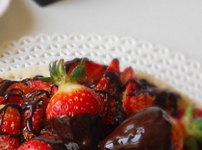 Fragole cioccolato al peperoncino e cannella