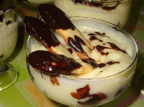 Coppette chantilly con biscotti al cioccolato