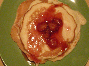 pancake con sciroppo di fragole