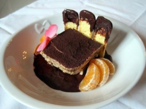 Tiramisù con crema al caffè e mandarini