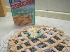 Crostata con crema pasticcera e marmellata