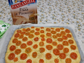 Focaccia con pomodorini
