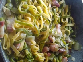 fettuccine con asparagi e pancetta