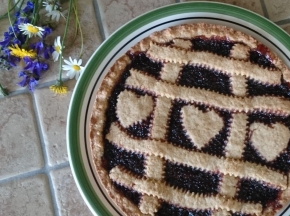 Crostata semi-integrale con confettura ai frutti di bosco