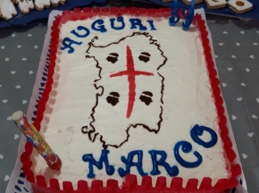 Torta di compleanno allo yogurt