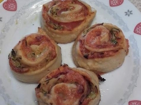 Girelle di pasta pizza