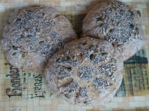 Pane con cereali e semi