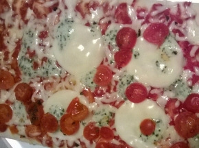 pizza provola pesto e pomodorini
