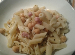 Pasta e ceci con pancetta affumicata