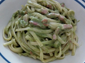 Tagliatelle con crema di broccoli e pancetta