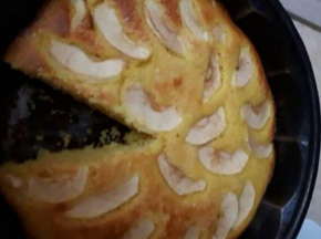 Torta con fettine di mele