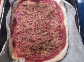 Pizza con tonno e cipolla