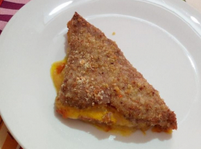 Tramezzino di carne con prosciutto cotto, cheddar e pomodorini