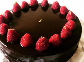 Torta glassata con fragole