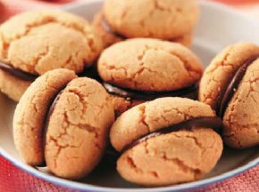Baci di dama con amaretti