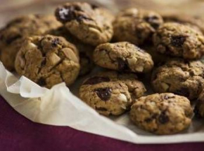 Biscotti con uvetta e nocciole