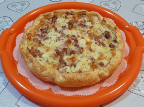 Torta salata con patate e pancetta