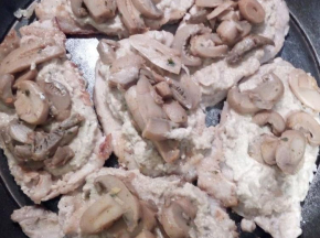 Scaloppine con crema di funghi e formaggio spalmabile