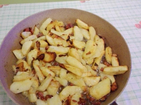 Patate con cipolla e pancetta