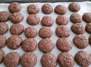 Biscotti al cacao, noci e nocciole