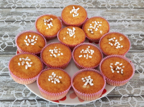 Muffin con yogurt alla vaniglia senza lattosio e confettura di pesche