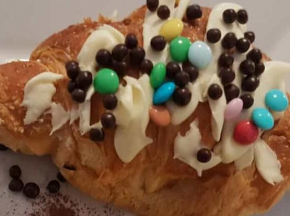 Cornetti con crema e smarties