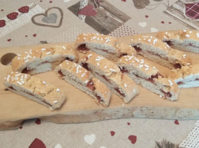 Biscotti rustici all'anice e confettura di prugne