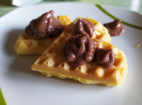 Cuori di waffle con crema al cioccolato