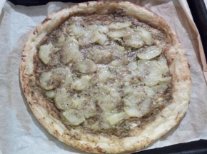 Sfoglia con patate,stracchino e pesto