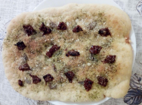 Focaccia con pomodorini secchi