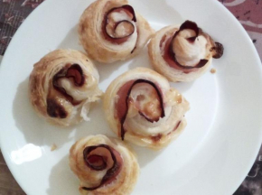 Roselline con prosciutto e formaggio