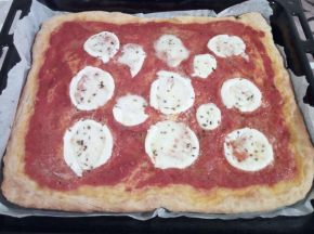 Pizza alta in teglia