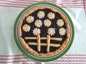 Crostata rustica con confettura ai frutti di bosco