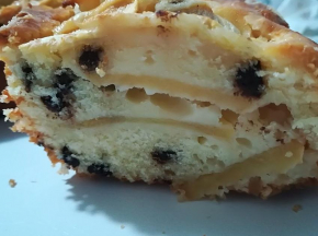 Ciambella alle mele con gocce di cioccolato