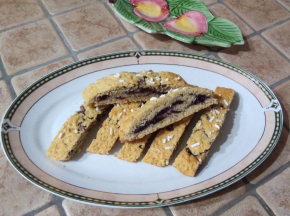 Biscotti con farina di mais e confettura di mirtilli