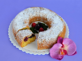 Ciambella frutti di bosco e panna