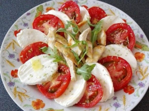 Insalata di pollo alla caprese