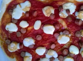 Pizza wurster e scamorza affumicata