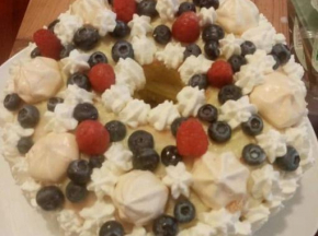 Chiffon cake con crema pasticcera e frutti di bosco