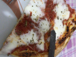 Pizza margherita al latte