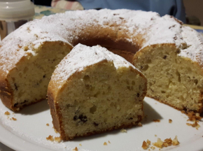 Ciambella allo yogurt e stracciatella