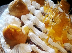 Saint Honorè al Pan di Spagna