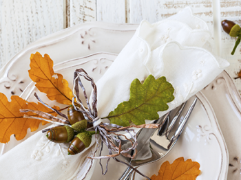 Come decorare la tavola in autunno: foglie secche mon amour