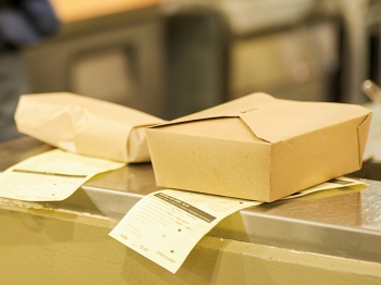 Come combattere lo spreco del cibo con la doggybag