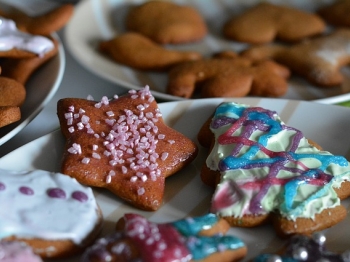 Biscotti glassati ed è subito Natale: 6 idee per la glassa