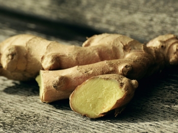 Come usare lo zenzero nei dolci per un aroma speziato e piccante