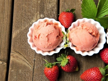 Frutta di luglio nei dolci: 4 idee fresche e gustose