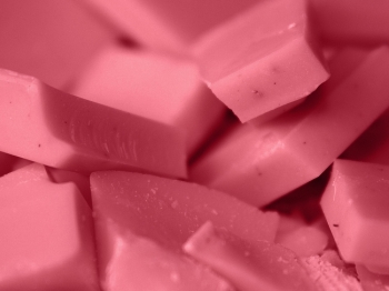 Che cos’è il cioccolato rosa: le caratteristiche della quarta varietà di cioccolato